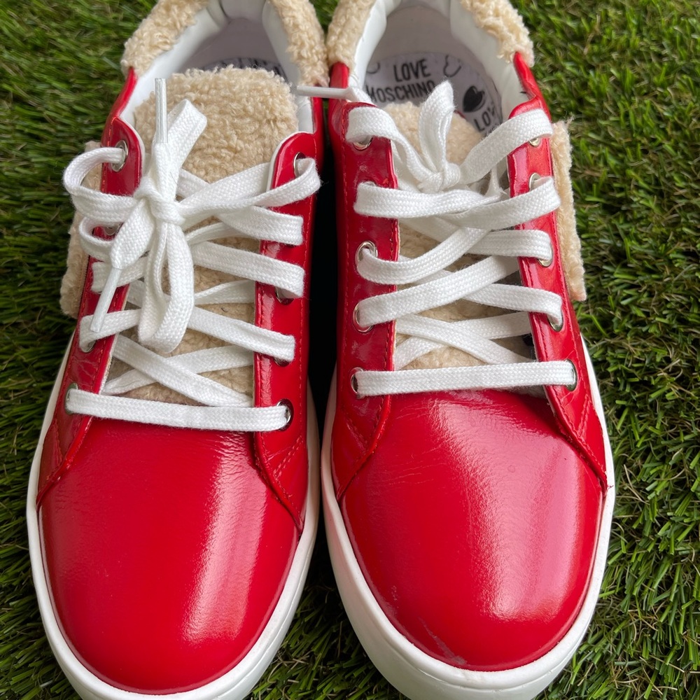 Love Moshino. Size 37. Red, Tan and white